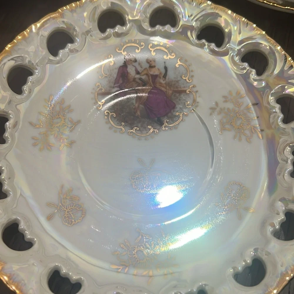 Set of 6 elegant Victorian like saucer teacup plates
